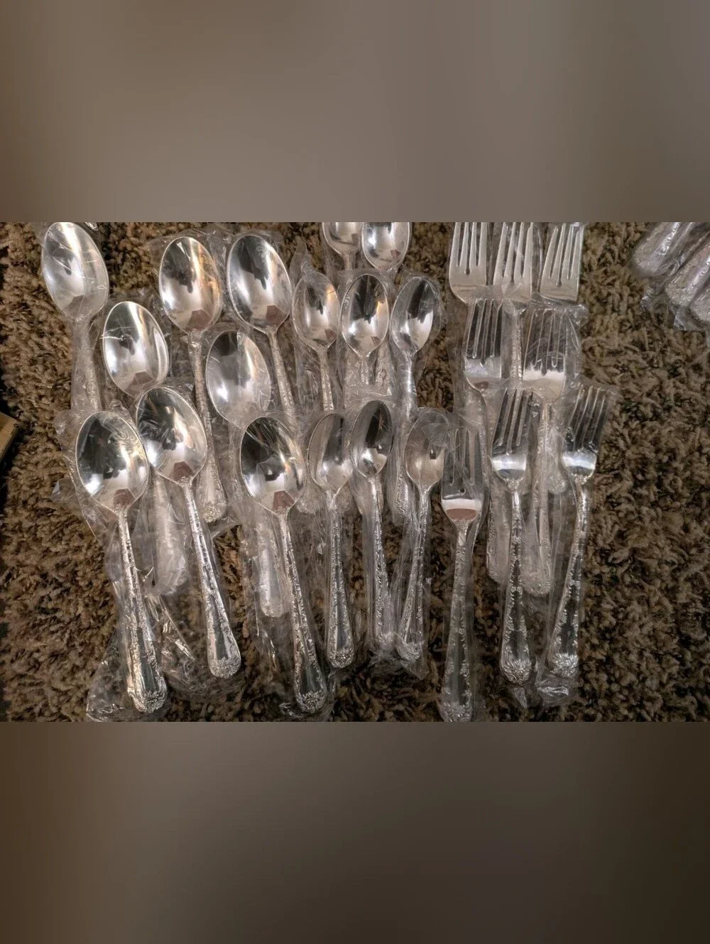 WM. Rogers & Son Silver-Tone Polished Flatware Set